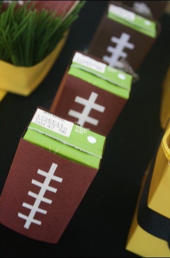 Football Juice Boxes by andeverythingsweet.blogspot.com