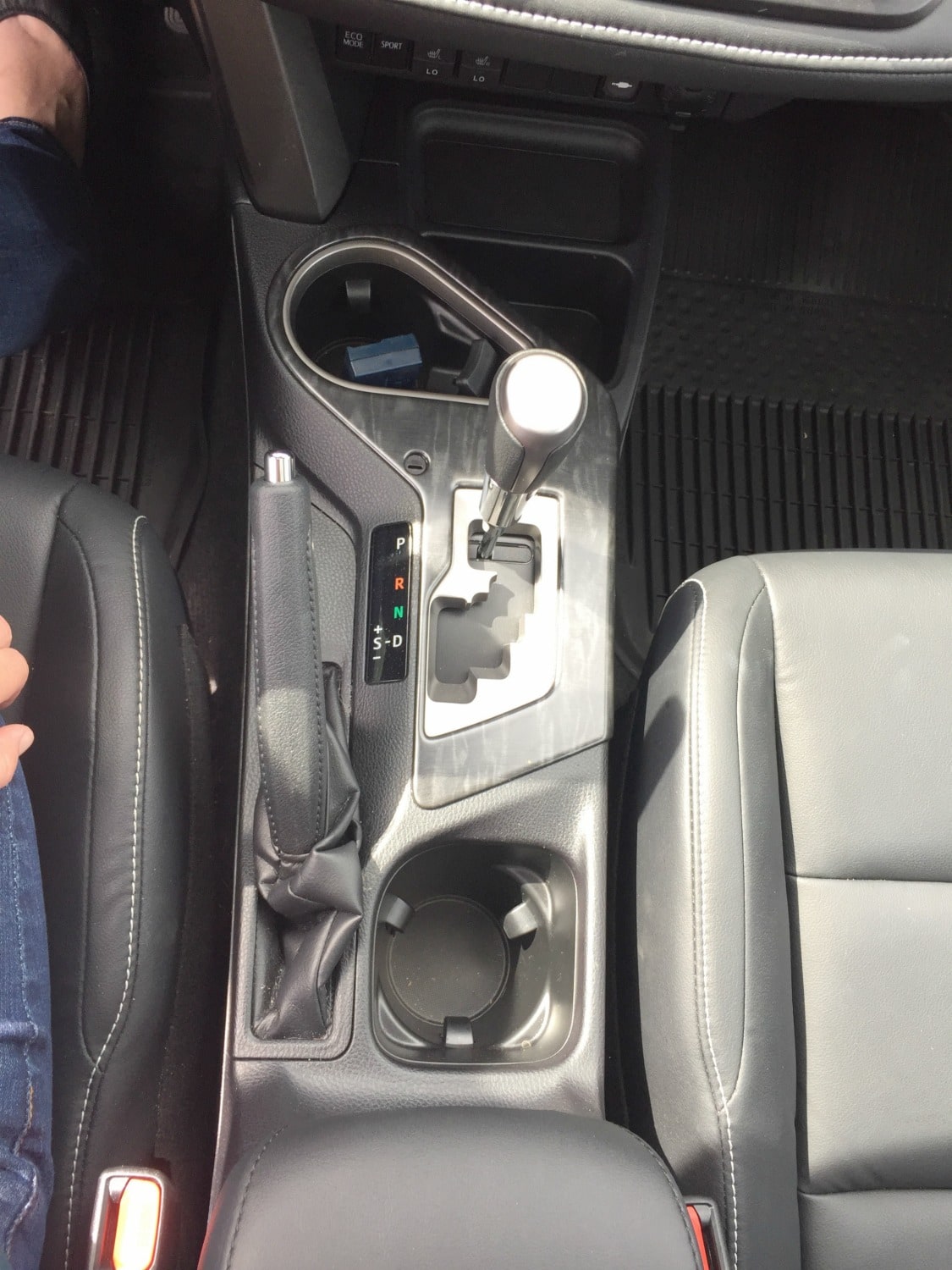 2017 Toyota RAV4 middle console