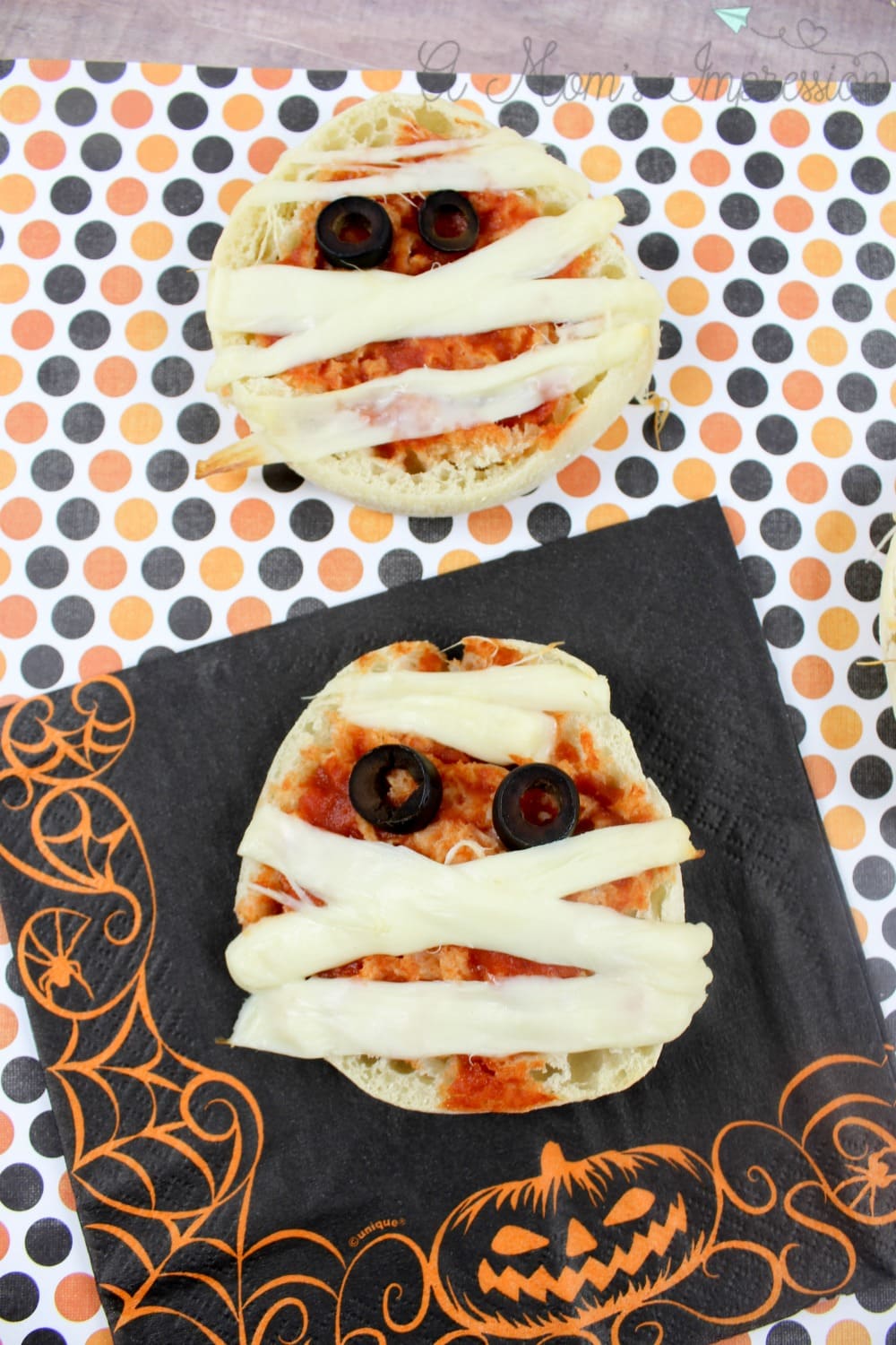 Super Simple Halloween Mummy Pizzas