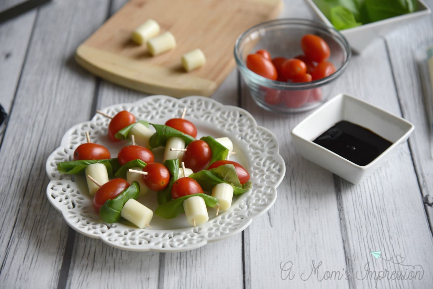 basil tomato mozzerella