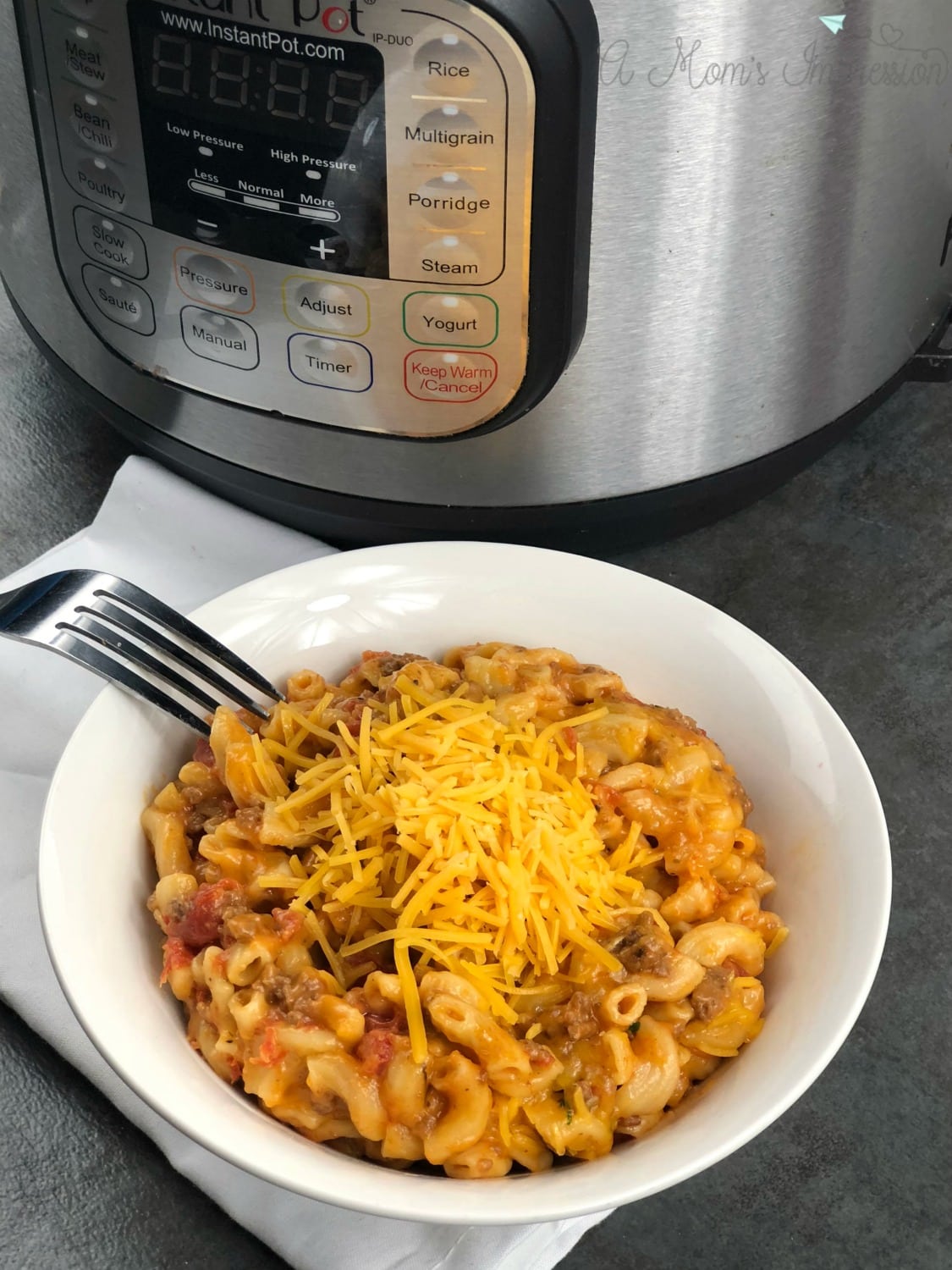 instant pot macaroni and cheese with burger