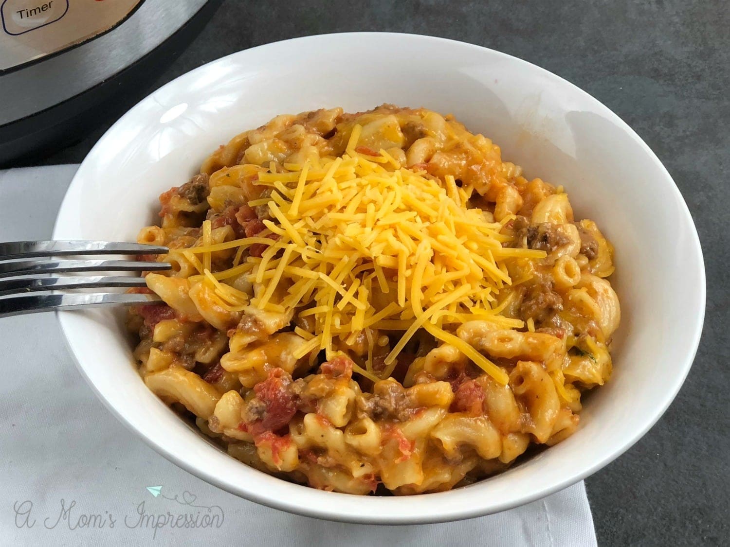 instant pot cheeseburger macaroni with velveeta