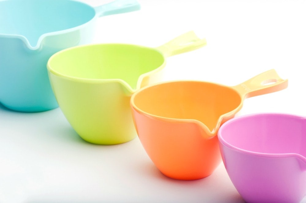 Learning how to find out how many cups in a quart with these brightly colored measuring cups 