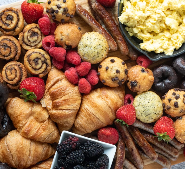 How to Make a Breakfast Charcuterie Board with a Custom Menu - A Mom's ...